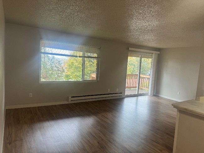 Photo - 308 Summit Ave N