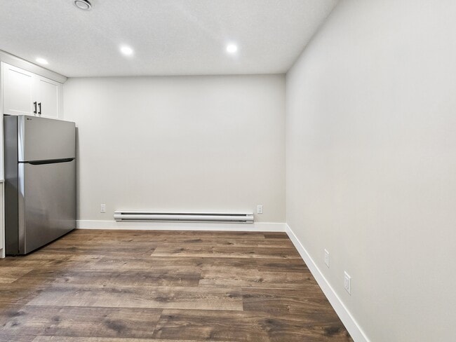 Photo - 2614R-26128 Avenue SW