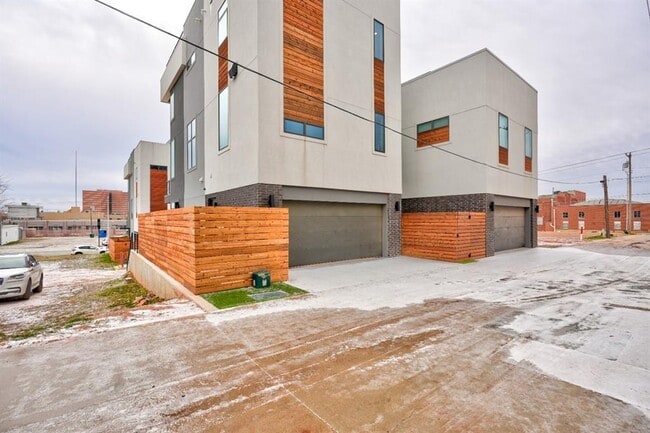 Photo - 819 NW 6th St