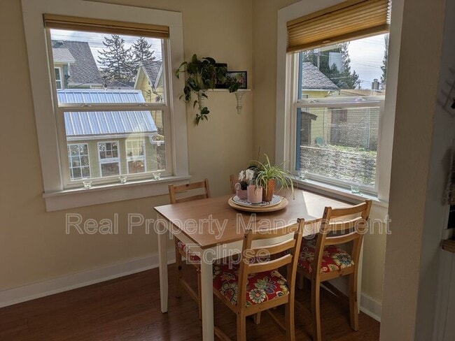 Photo - 517 N 97th St