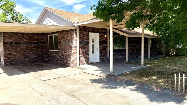 Building Photo - 1612 N Normandie St