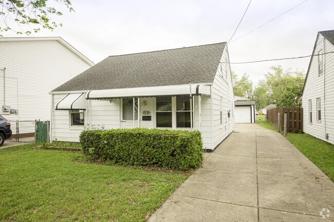 Building Photo - 1319 E 345th St Rental