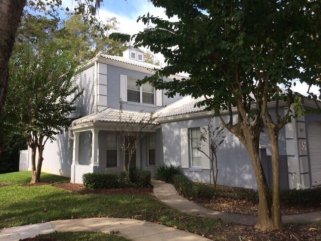 Building Photo - Beautiful 2/2 Townhouse with one car garag...