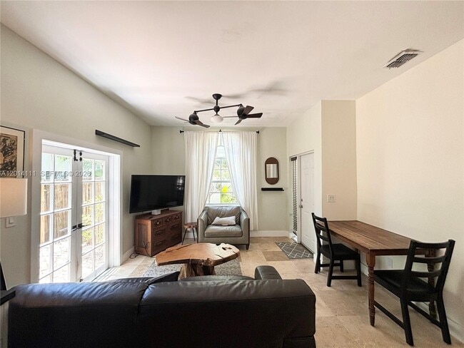 Photo - 2850 Coconut Ave Unit 4