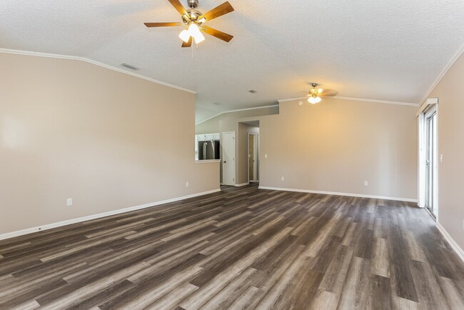 Photo - 3030 Caroline Crest Dr E