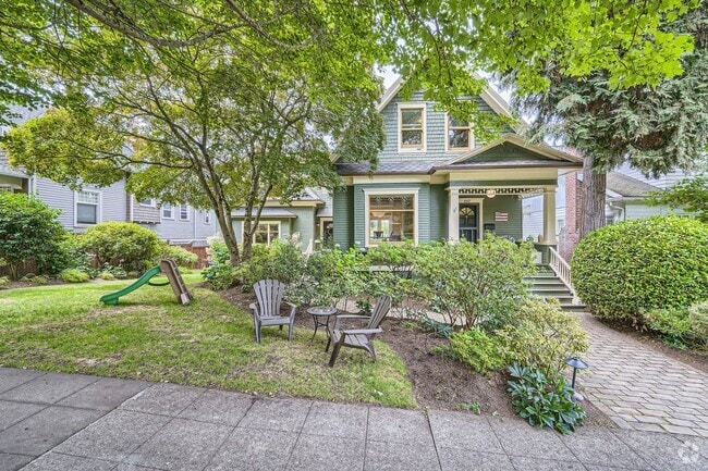 Building Photo - Queen Anne Home