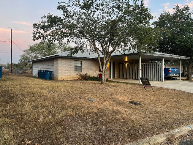 Building Photo - 821 Nancy Ln Unit A Rental