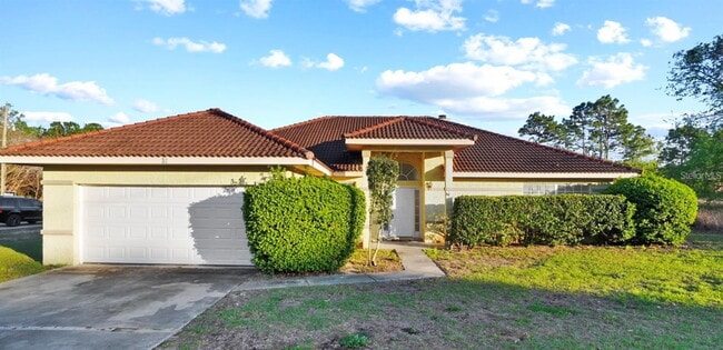 Building Photo - Spacious Rental Available Now, Silver Springs Shores!