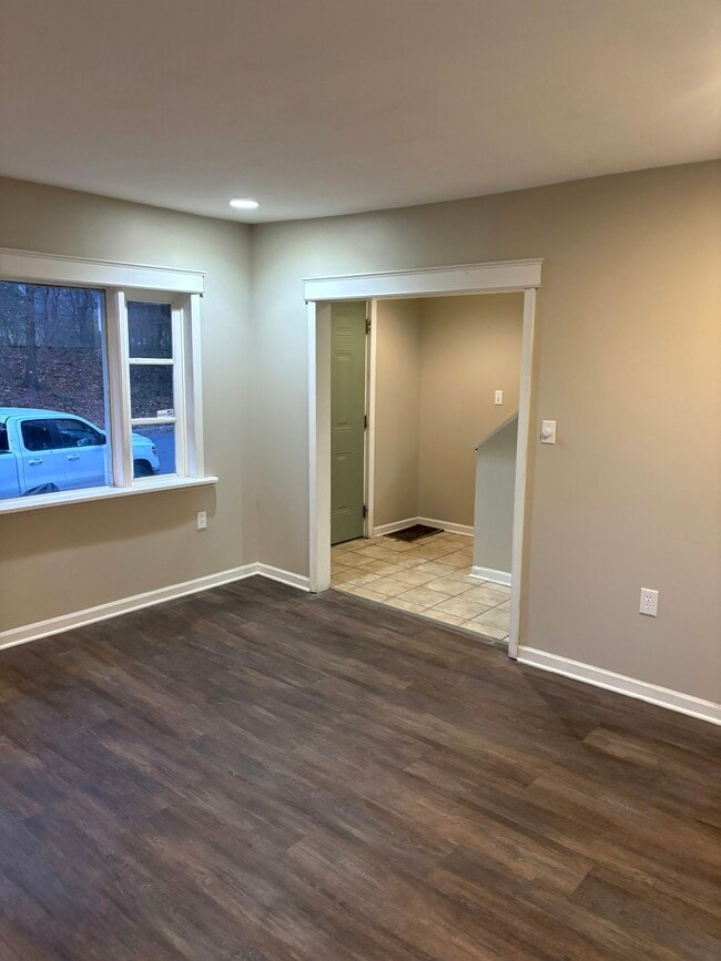 Photo - 165 Sharpe St