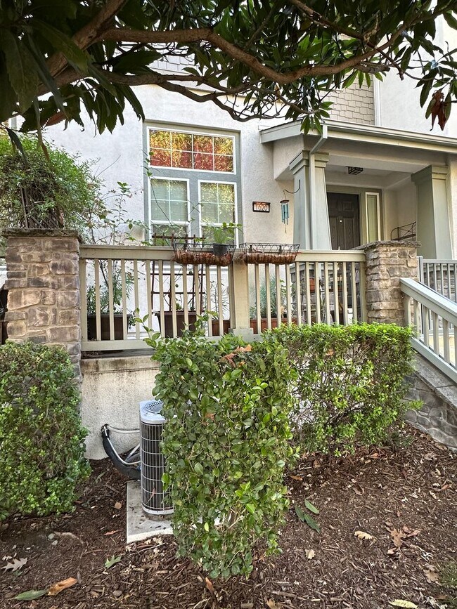 Building Photo - Welcome to modern luxury living in the hea...