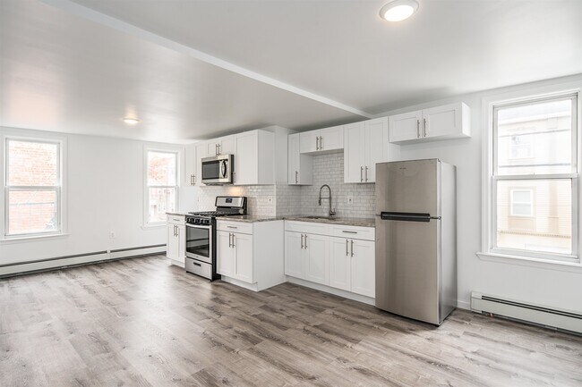 Building Photo - 74 Colgate St Unit 2