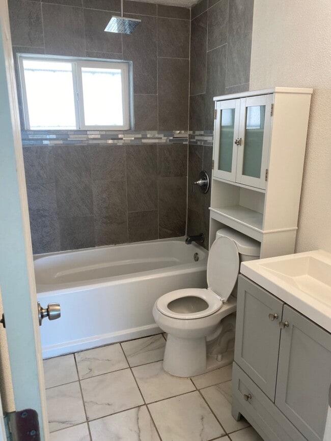 Photo - 3408 Ross Ave SE