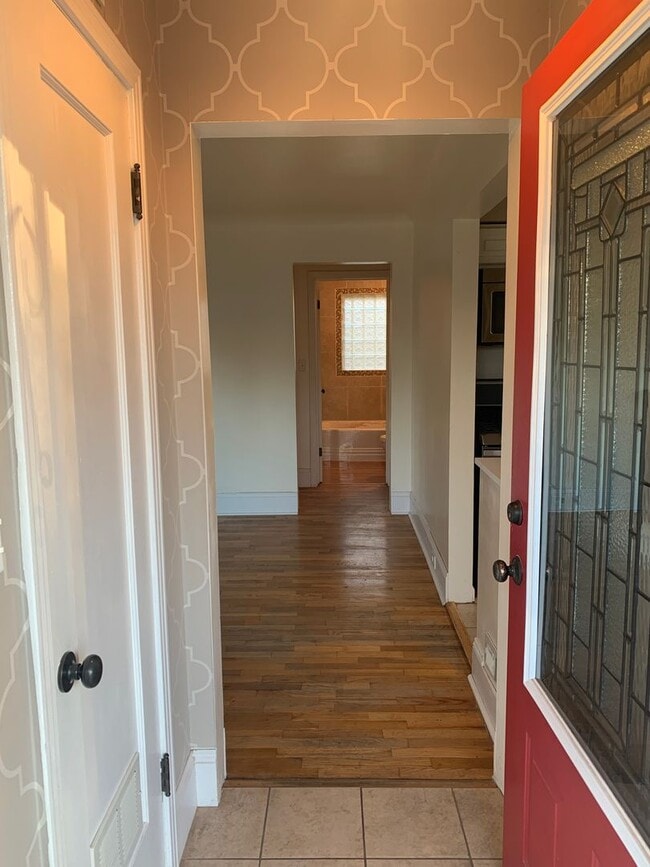 3 bedroom 2 bath home centrally located! - 3 bedroom 2 bath home centrally located!