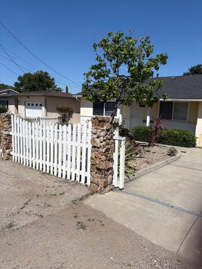 Photo - Beautiful 3 Bedroom, 1 Bathroom house
