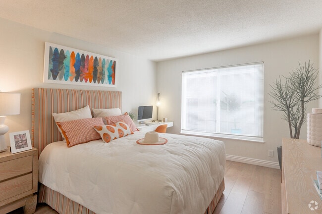 Spacious Bedroom - Parkwood Apartments