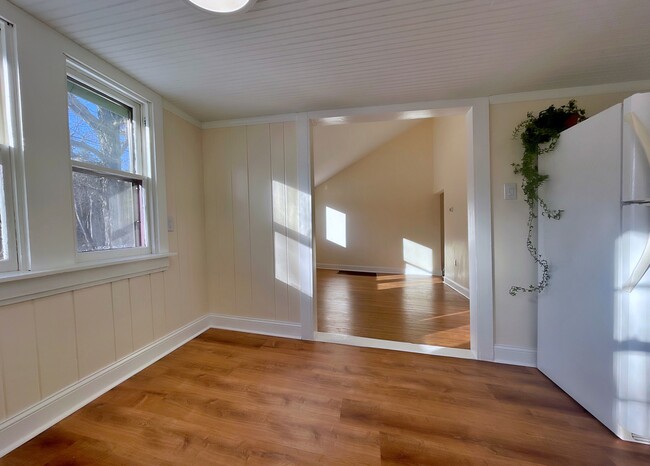 Dinning Room - 310 Lower Creek Rd Apartment Unit 1