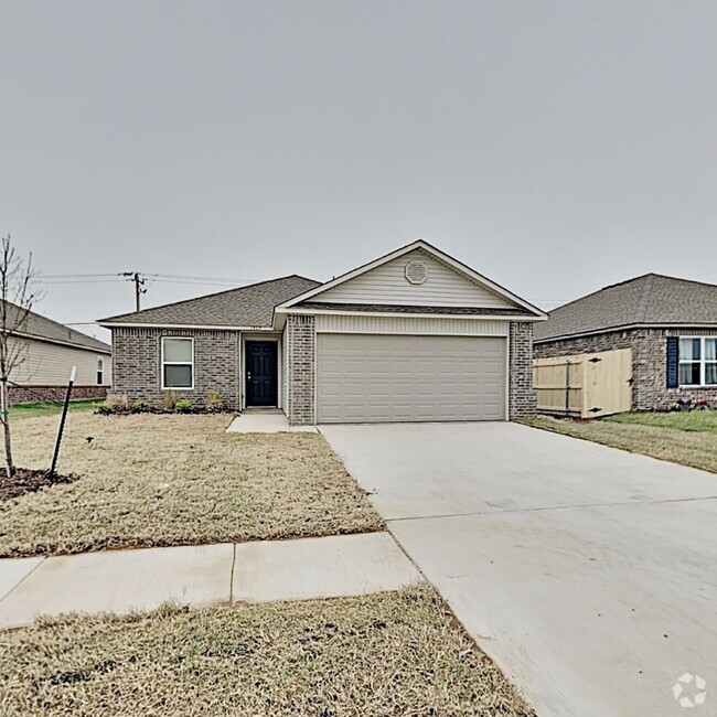 Building Photo - Very Nice 3 Bedroom 2 Bath Home in Yukon S...