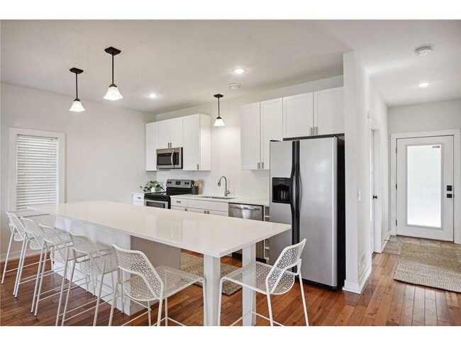 Photo - 1086 11th Ave SE