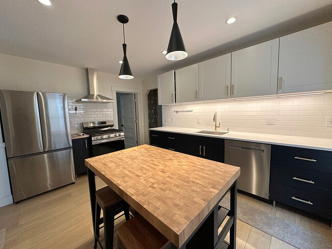Photo - 1427 Williamson St
