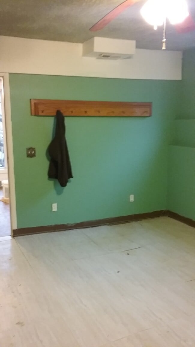 238 poplar st Unit Rear Unit