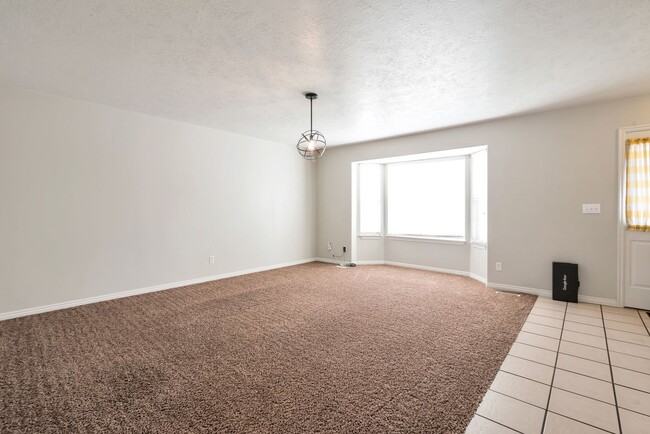 Building Photo - 4 bedrooms, 3 1/2 baths PLUS Large Bonus Room Rental