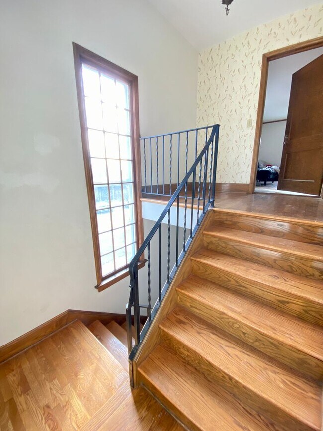 Photo - 201 N 21st Ave E Unit Upper