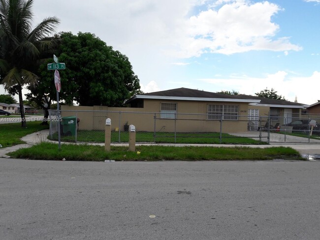 Building Photo - 19130 SW 113th Pl Unit B