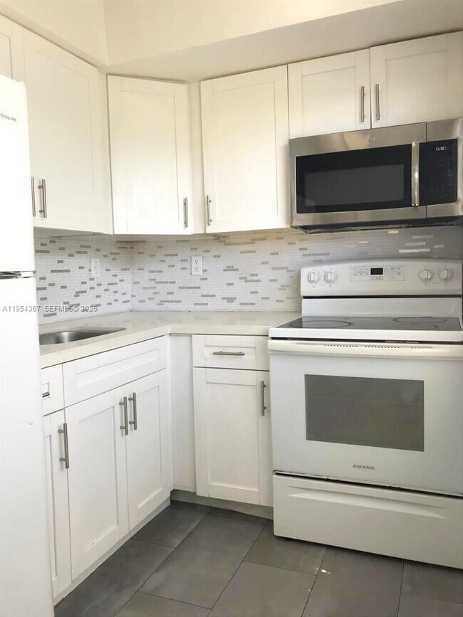 Photo - 17031 NE 21st Ave Unidad 11