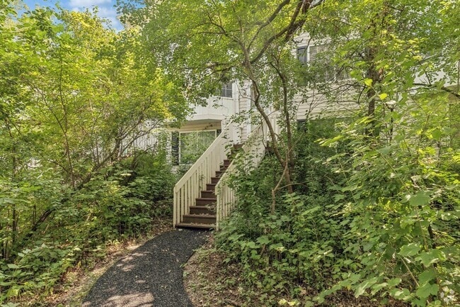 Building Photo - 328 W Whispering Oaks Ln Rental
