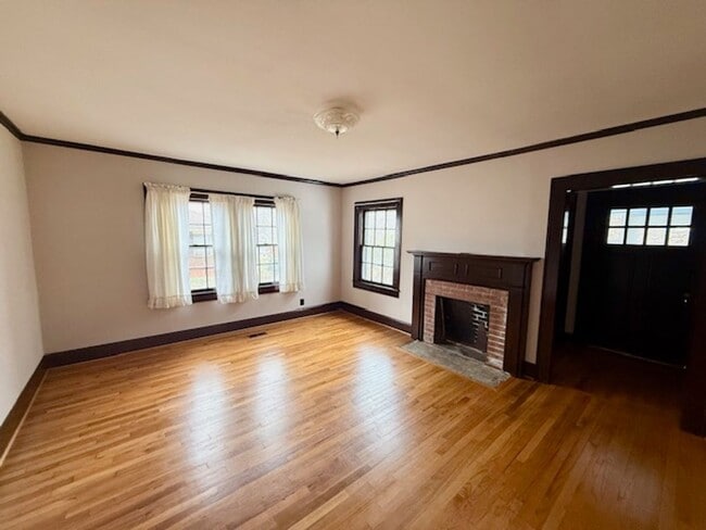 Photo - Three bedroom, 1 bath house with studio apartment in Burlington
