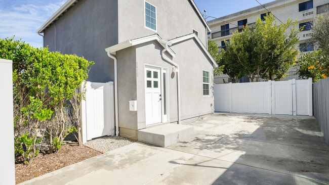 Photo - 3938 S Victoria Ave