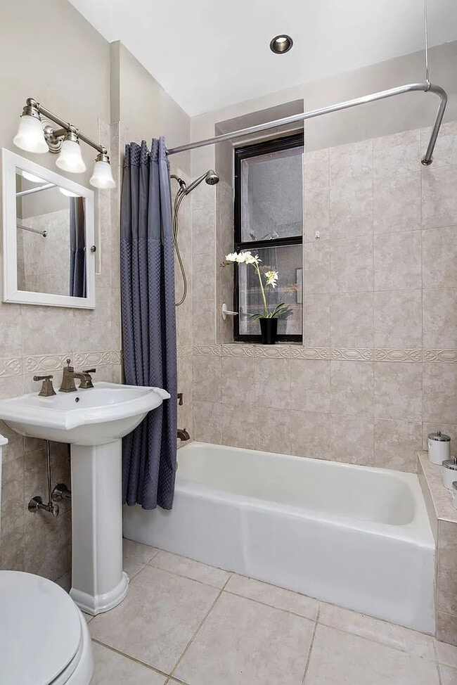 Photo - 10 W 93rd St