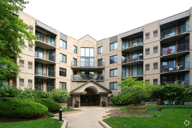 Building Photo - Elm Creek