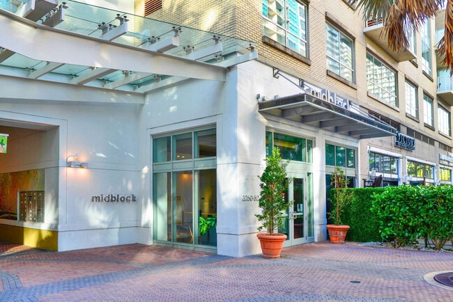 Photo - 3250 NE 1st Ave Unidad FL7-ID1313358P