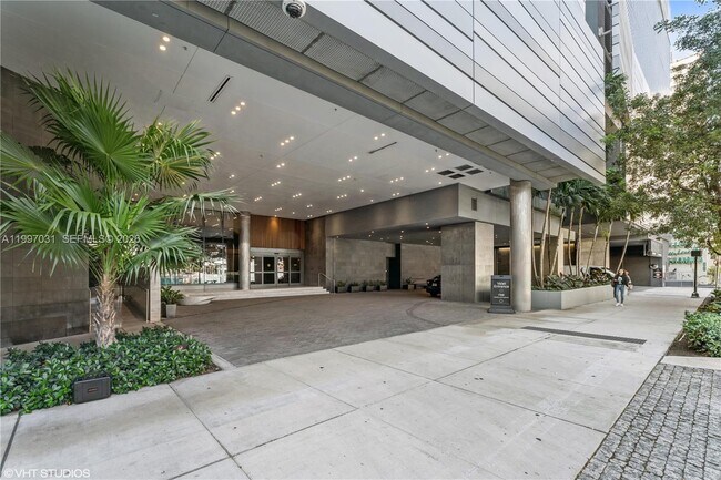 Photo - 88 SW 7th St Unidad 1804