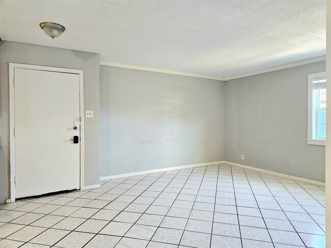 Photo - 1109 Broadway Avenue J Unidad 15