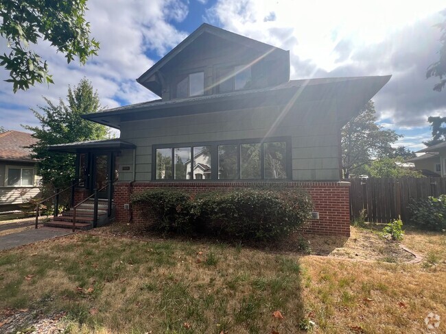 Building Photo - 4 Bedroom/ 1.5 Bath Home located in South ...