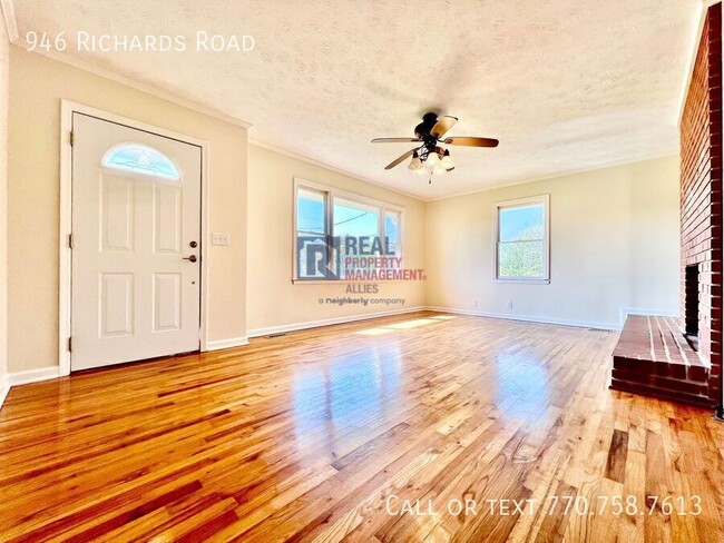 Photo - 946 Richards Rd NE