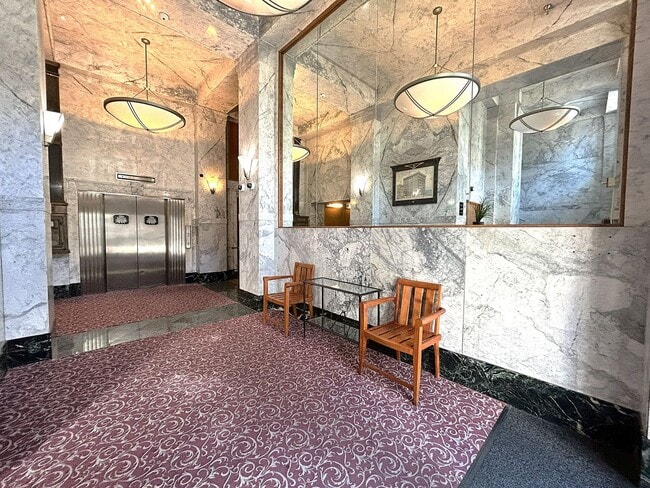 Building Photo - Industrial living in a historic building! Rental