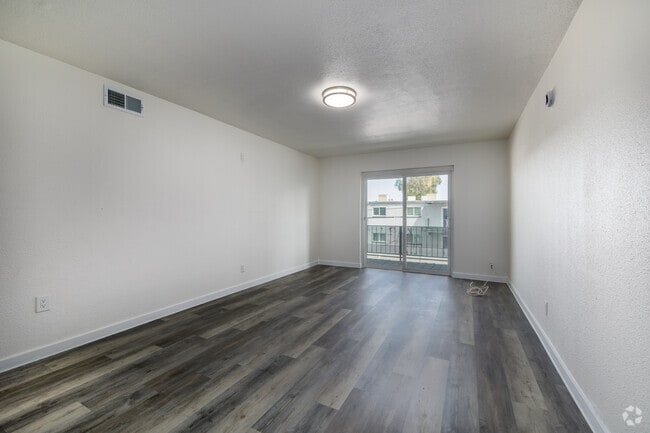 2BR, 1BA - 800SF - Living Room