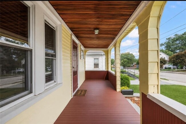 76 Myrtle Ave