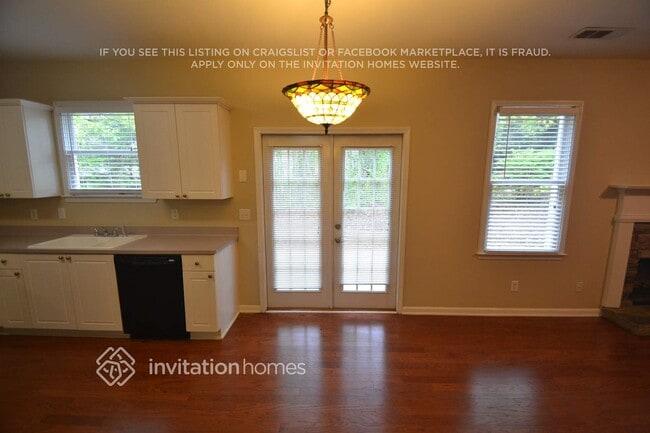 Photo - 4007 Annandale Main NW