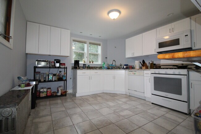 Photo - 136 Tunxis Ave