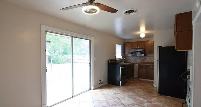 Photo - 311 Crockett Dr