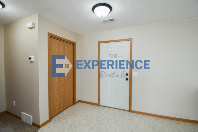 Photo - 1420 E Redwood Blvd