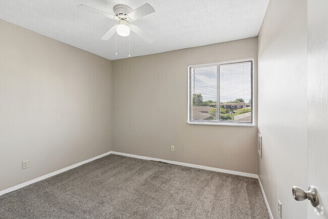 2BR, 1BA - 850SF - Bedroom