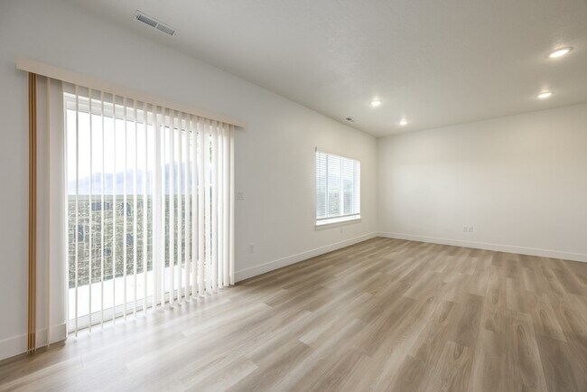 Photo - 1303 E 920 N