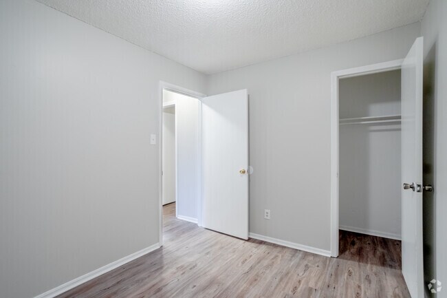 2BR, 1BA - 850SF