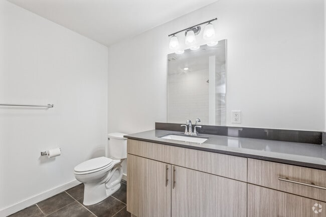 1BR, 1BA - 1,150SF - Bathroom