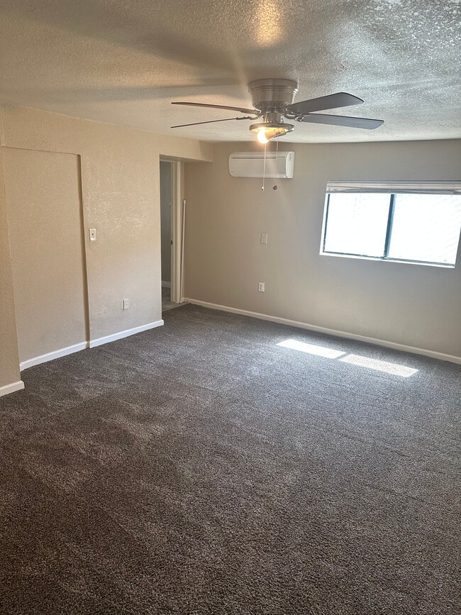 Dormitorio - 934 E Andrews Ave